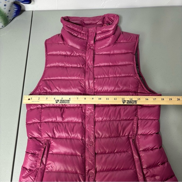 GAP Women's Small Down Puffer Vest Eggplant Full Zip Button Packable Pockets - Picture 9 of 10